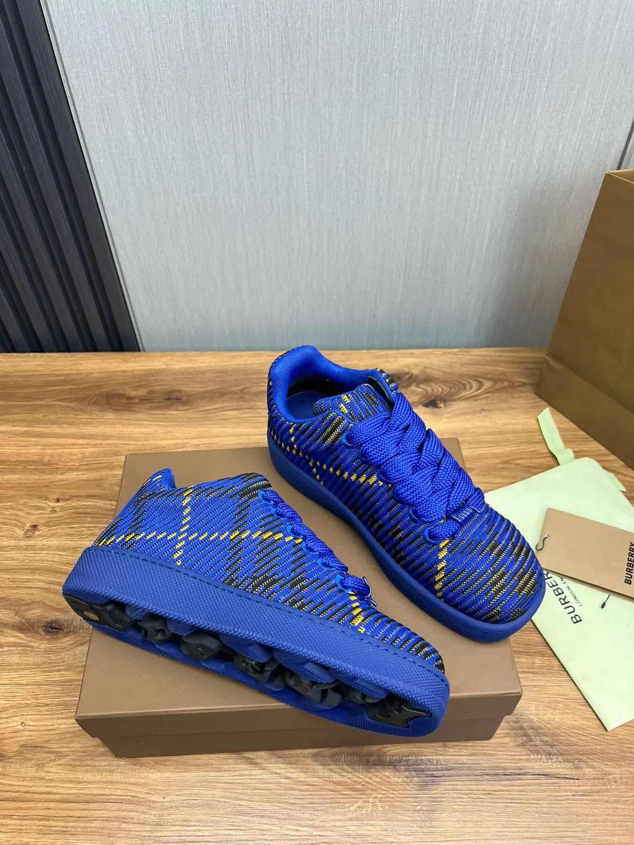 Burberry Sneakers Lifestyle Haut Tricot Bleu Multicolore avec Lacet Intégré 6