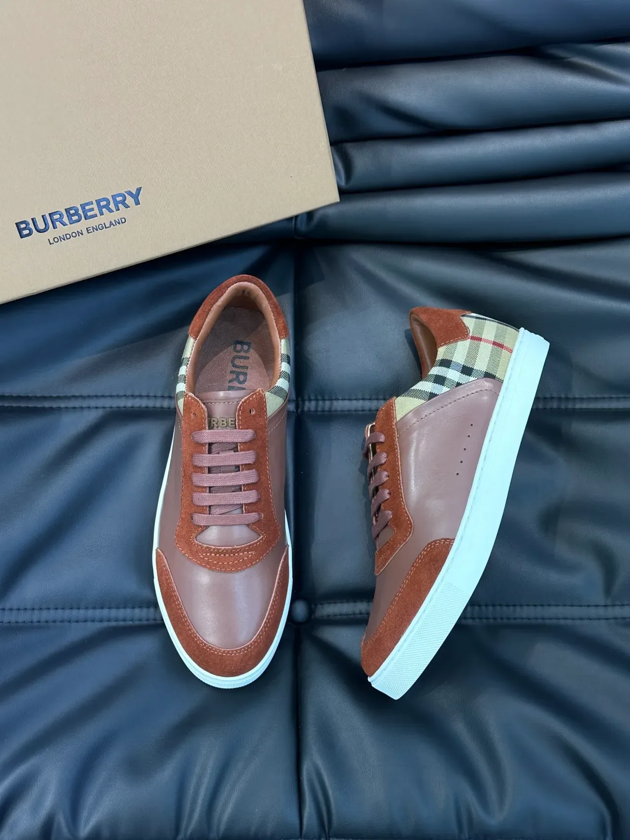 Burberry Chaussures Basses Lifestyle Cuir Daim Hybride Marron Beige 4