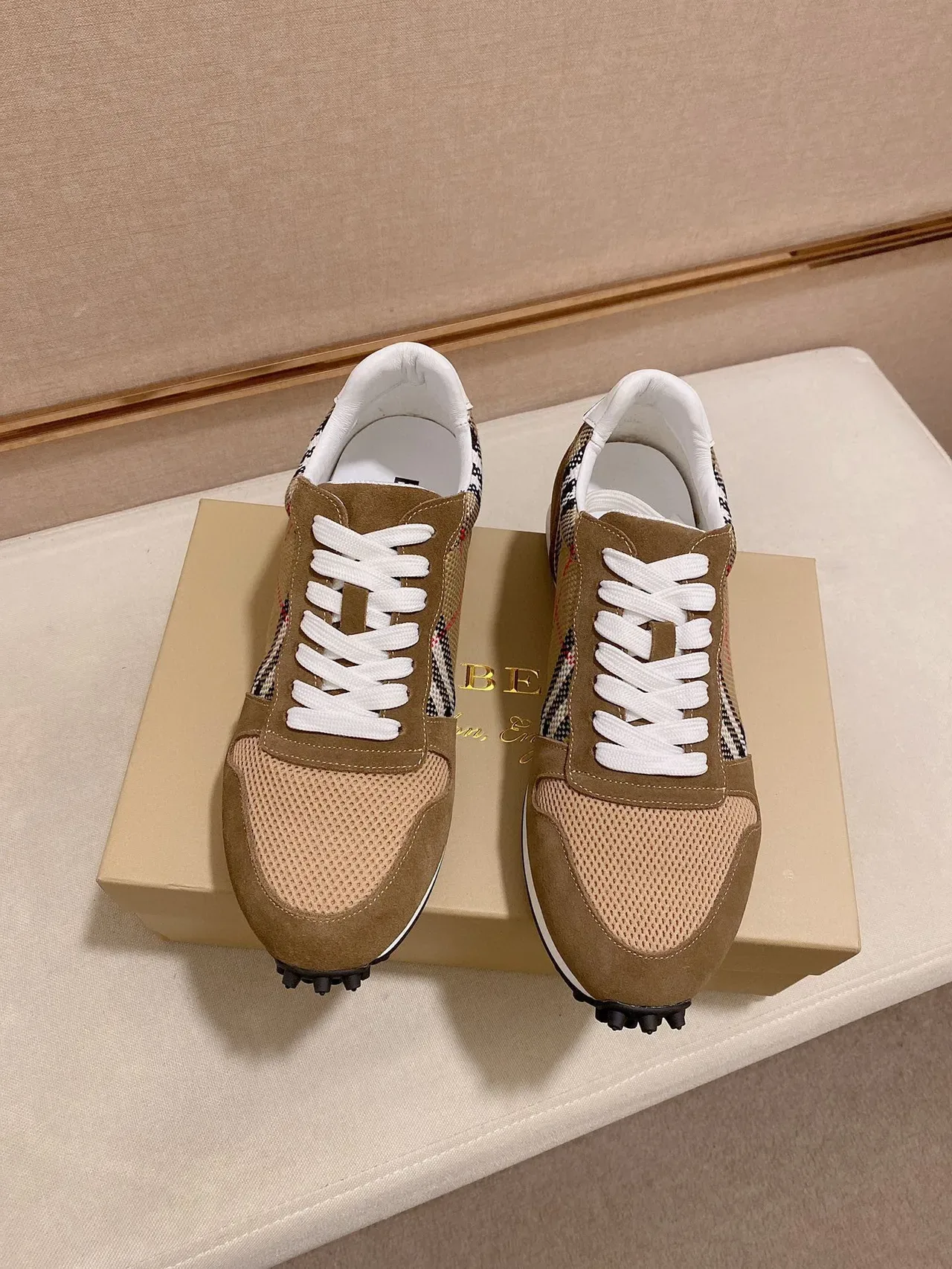 Burberry 格纹拼接麂皮网面休闲鞋 2