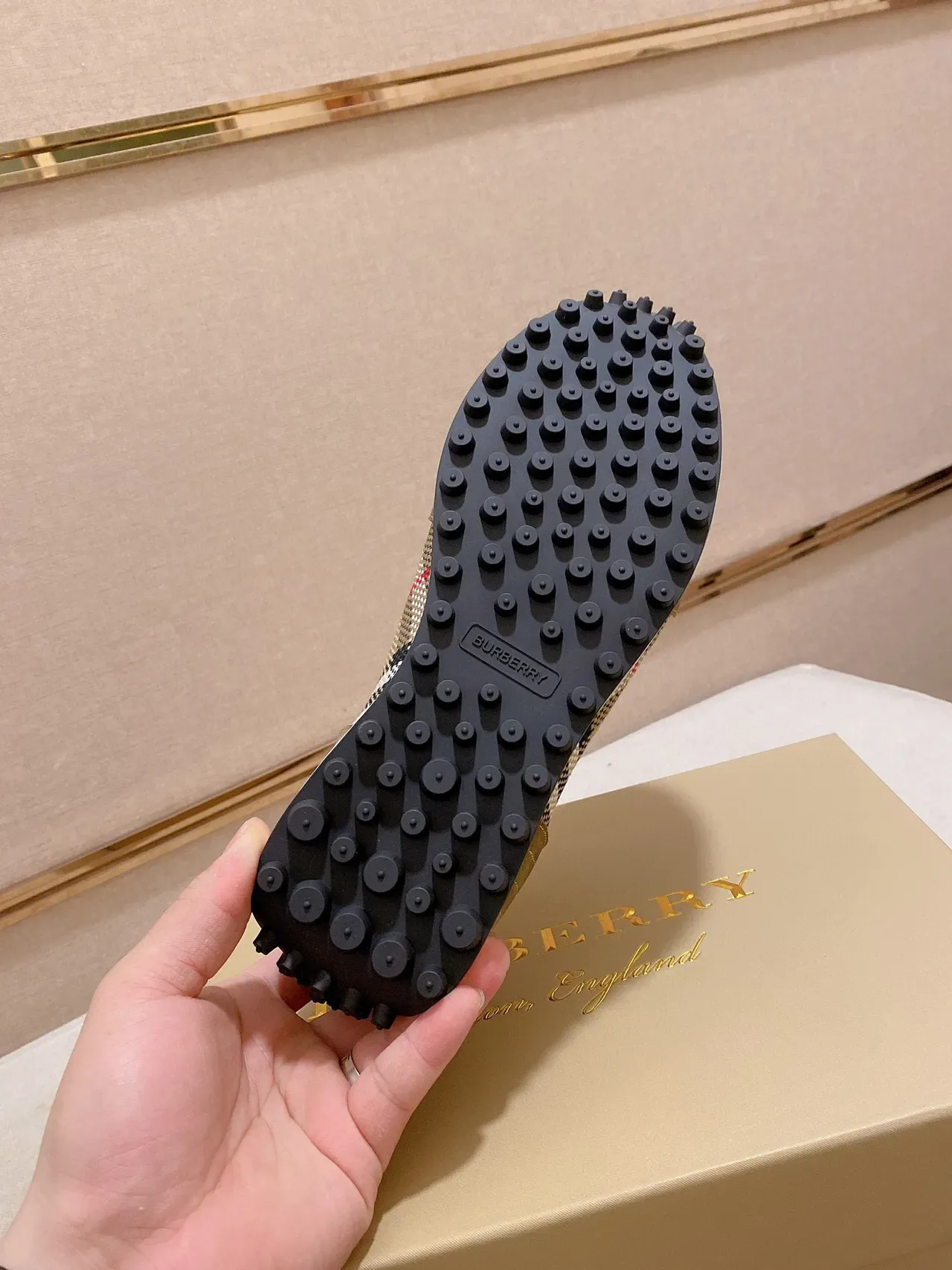 Burberry 格纹拼接麂皮网面休闲鞋 3