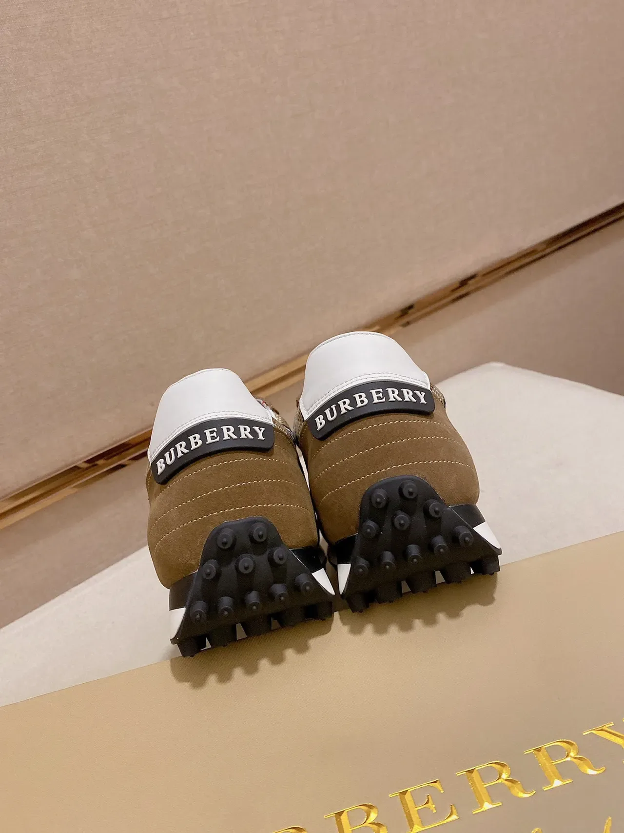 Burberry 格纹拼接麂皮网面休闲鞋 4