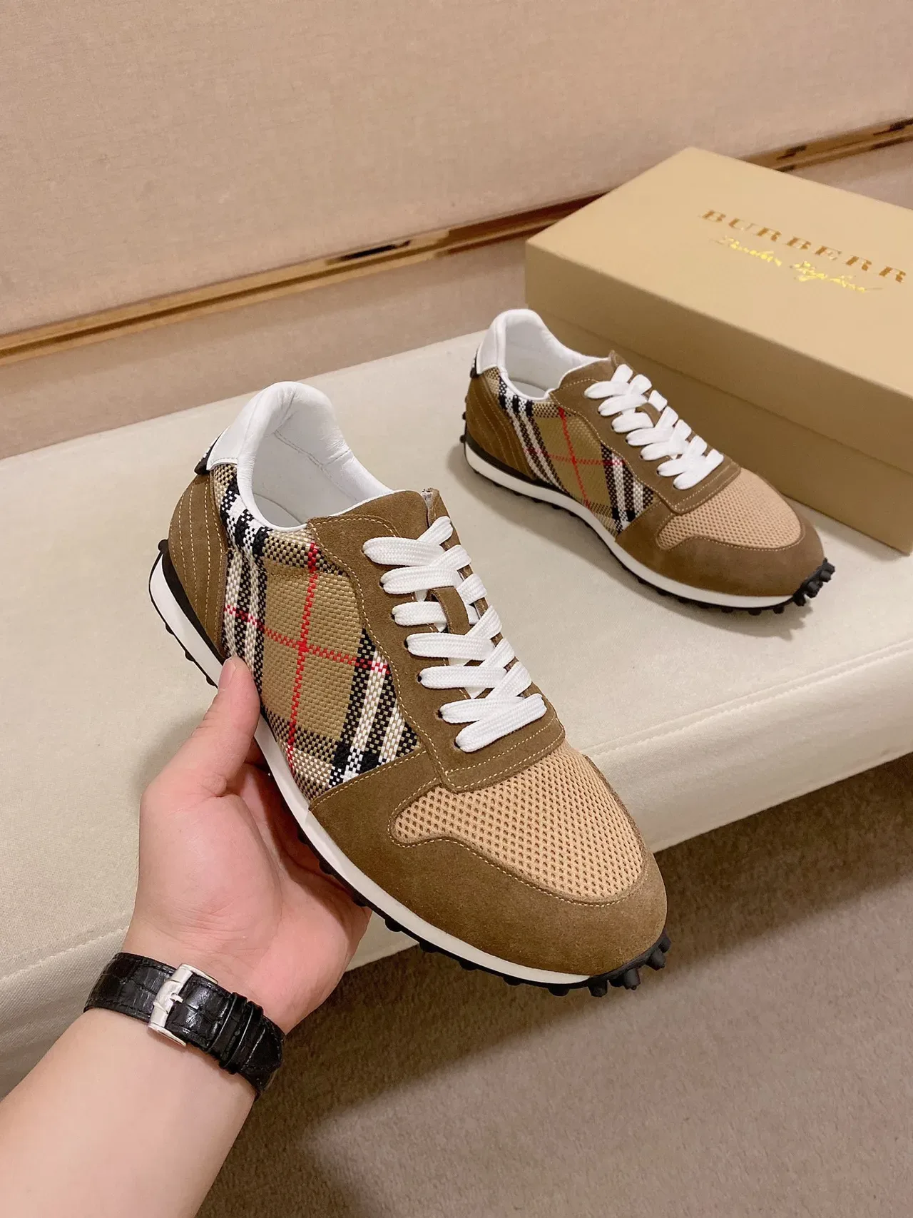 Burberry 格纹拼接麂皮网面休闲鞋 6