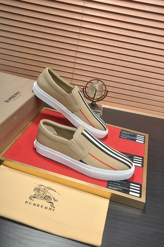 Burberry Knight Bege Branco Slip-On Painel Listrado Tênis Lifestyle 3