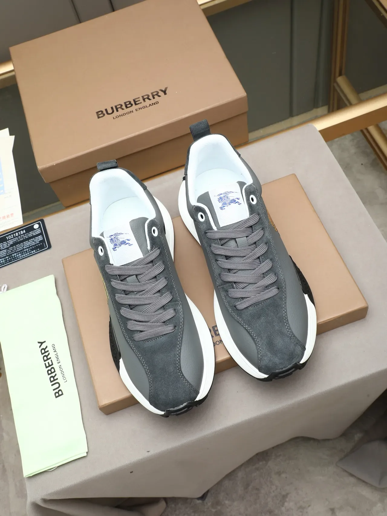 Burberry Knight Chaussures Chunky en Daim et Cuir Gris 2
