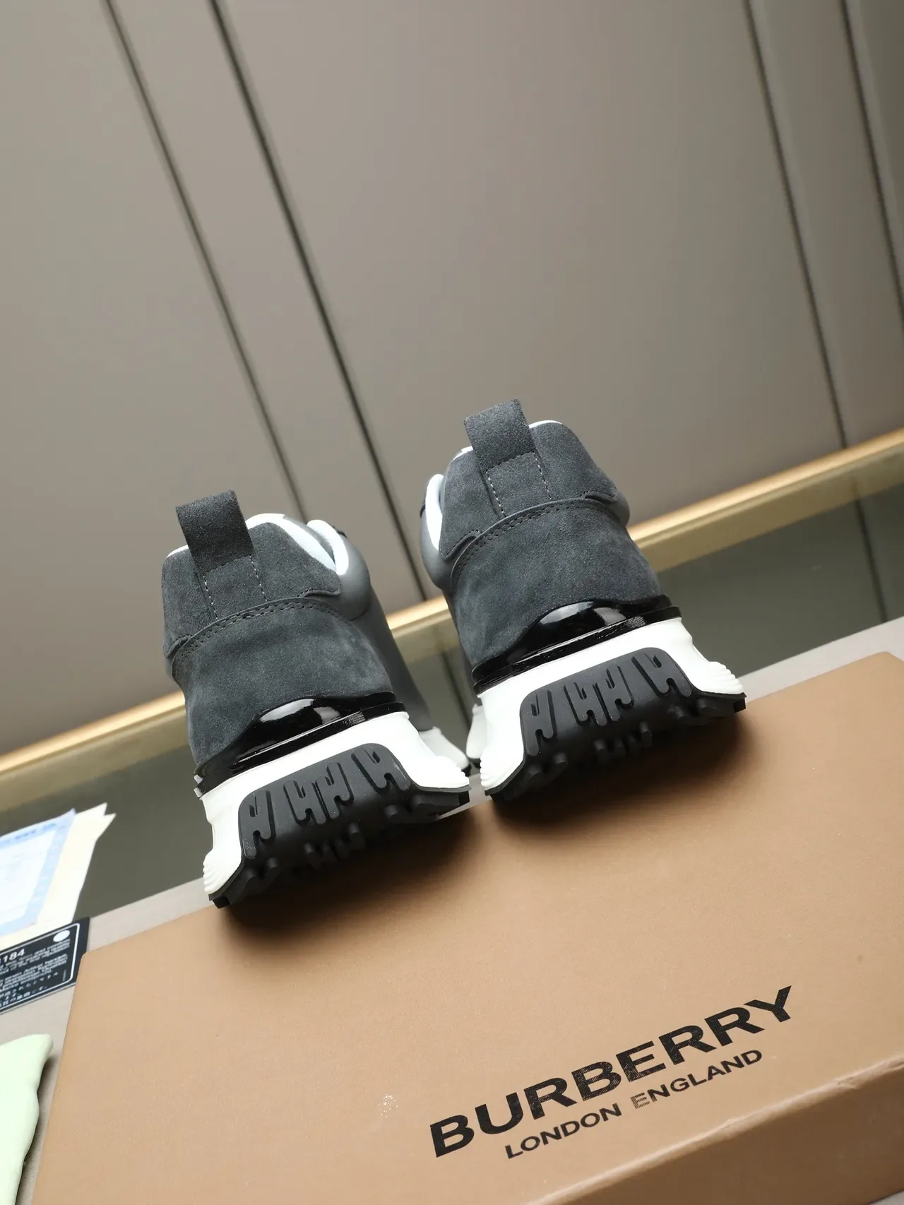 Burberry Knight Chaussures Chunky en Daim et Cuir Gris 3
