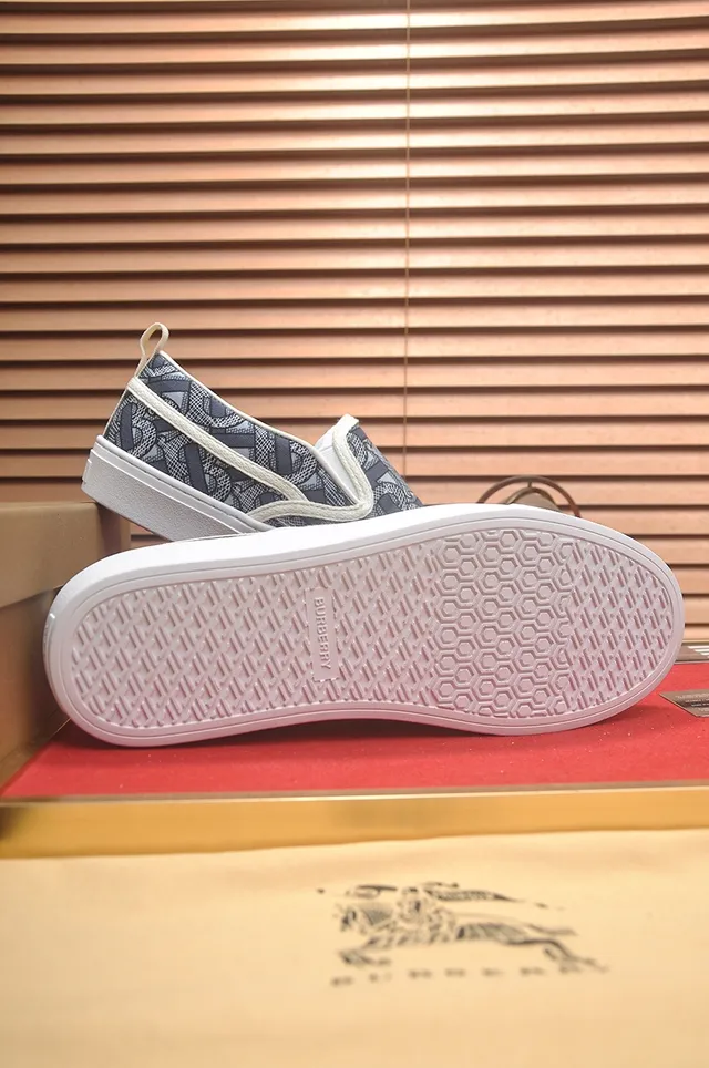 Burberry Knight Monogram imprimé Slip-On Lifestyle Sneakers 2