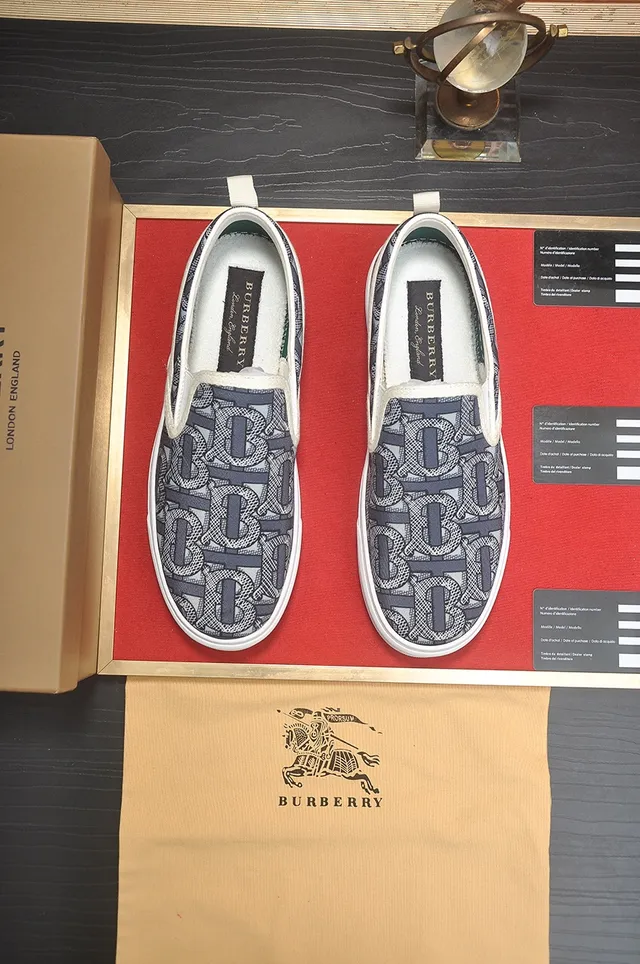 Burberry Knight Monogram imprimé Slip-On Lifestyle Sneakers 4