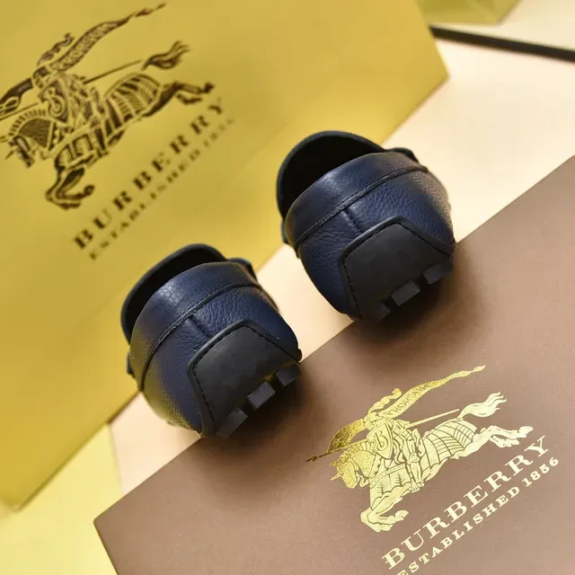 Burberry Knight Navy পেবল্ড লেদার লুফার 2