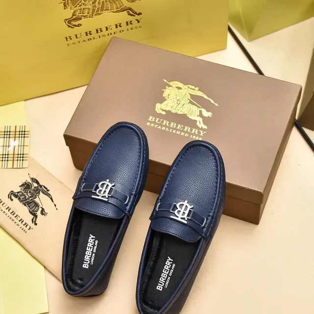 Burberry Knight Navy পেবল্ড লেদার লুফার 3