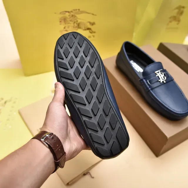 Burberry Knight Navy পেবল্ড লেদার লুফার 4