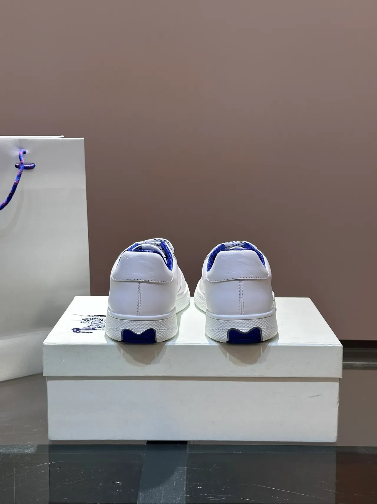 Burberry Knight Tênis Lifestyle Branco e Azul de Couro 4