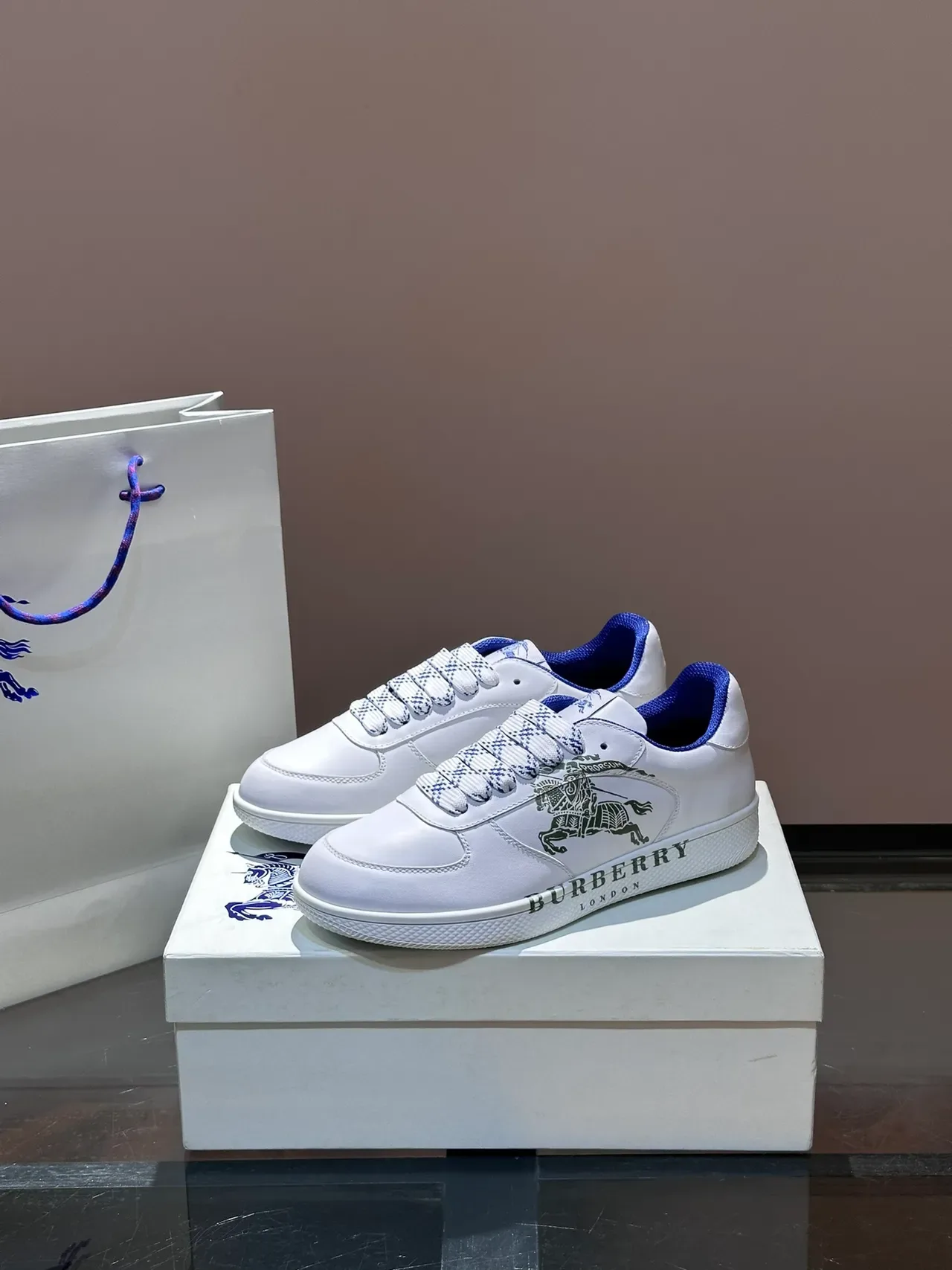 Burberry Knight Tênis Lifestyle Branco e Azul de Couro 5