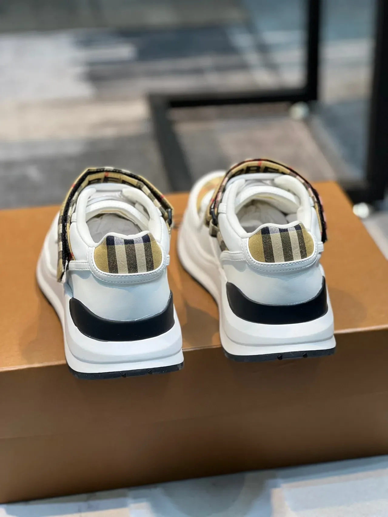 Burberry Chevalier Blanc et House Check Lifestyle Sneakers 3
