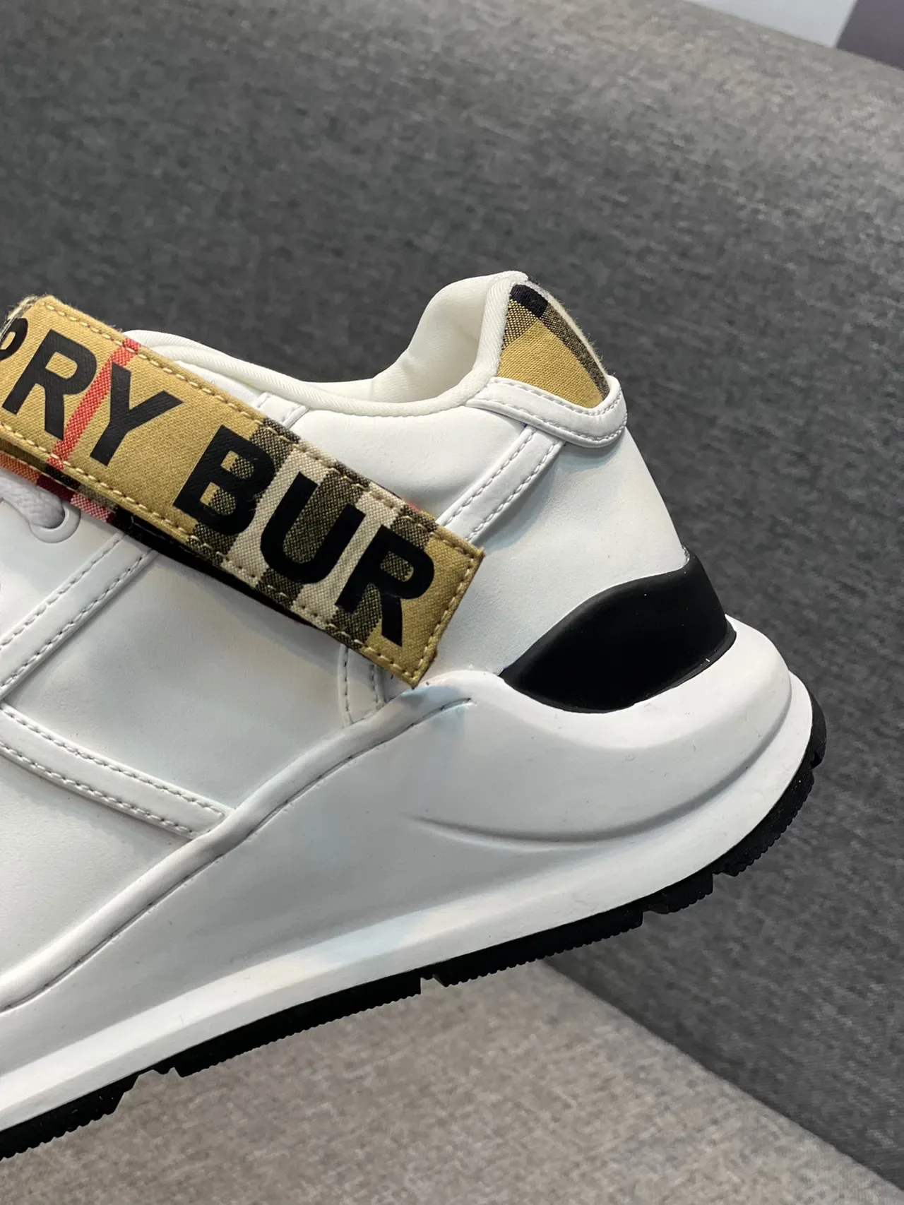Burberry Chevalier Blanc et House Check Lifestyle Sneakers 7