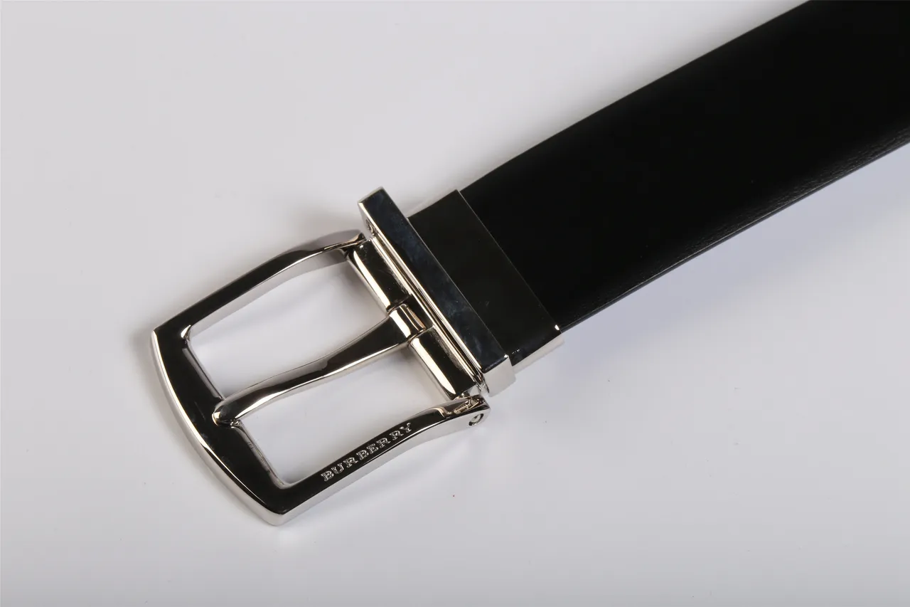 Burberry Cinto reversível preto e azul bicolor de couro 4