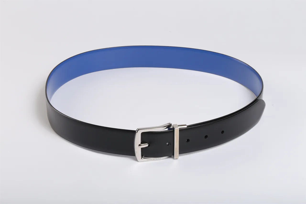 Burberry Cinto reversível preto e azul bicolor de couro 9
