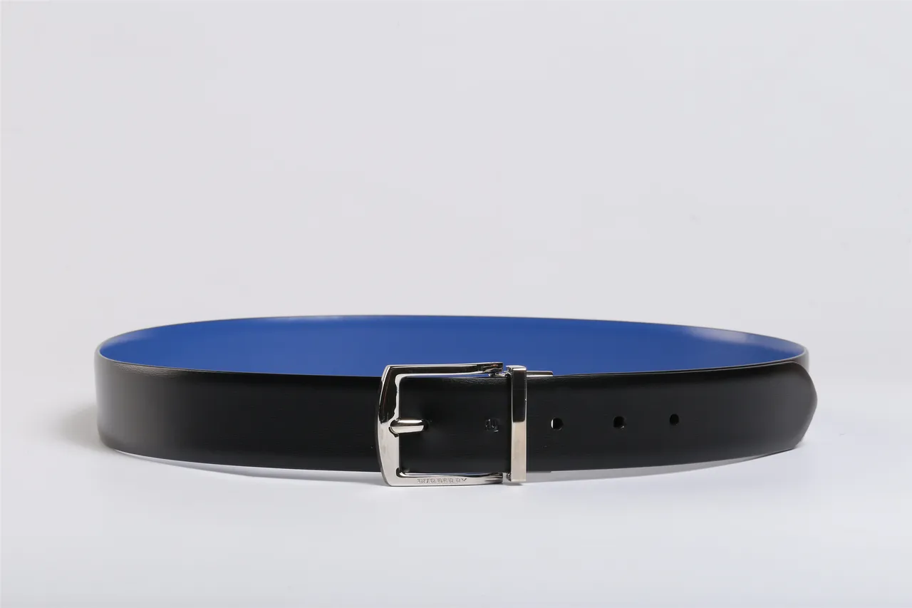 Burberry Cinto reversível preto e azul bicolor de couro 10