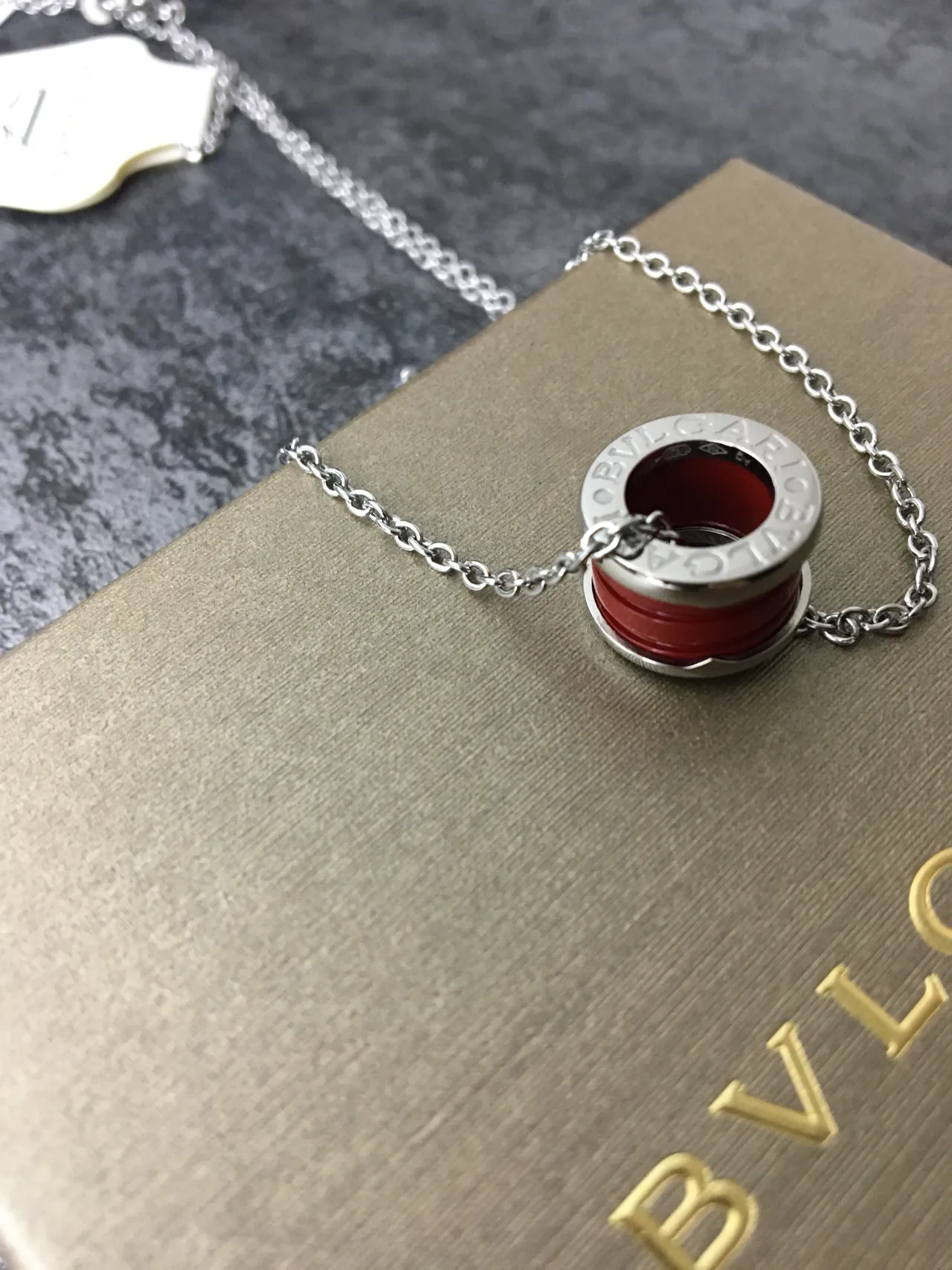 Bvlgari B.zero1 Collier pendentif émaillé rouge et acier 2