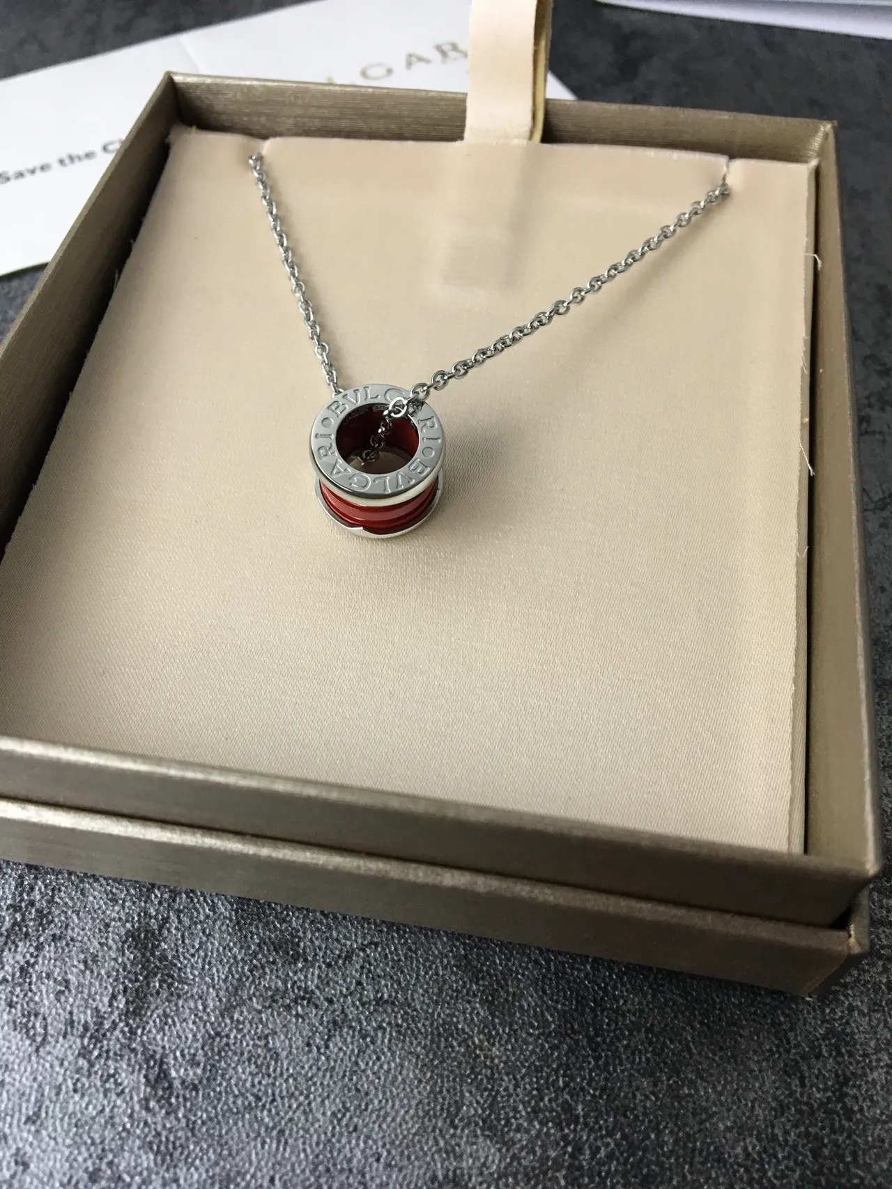 Bvlgari B.zero1 Collier pendentif émaillé rouge et acier 3