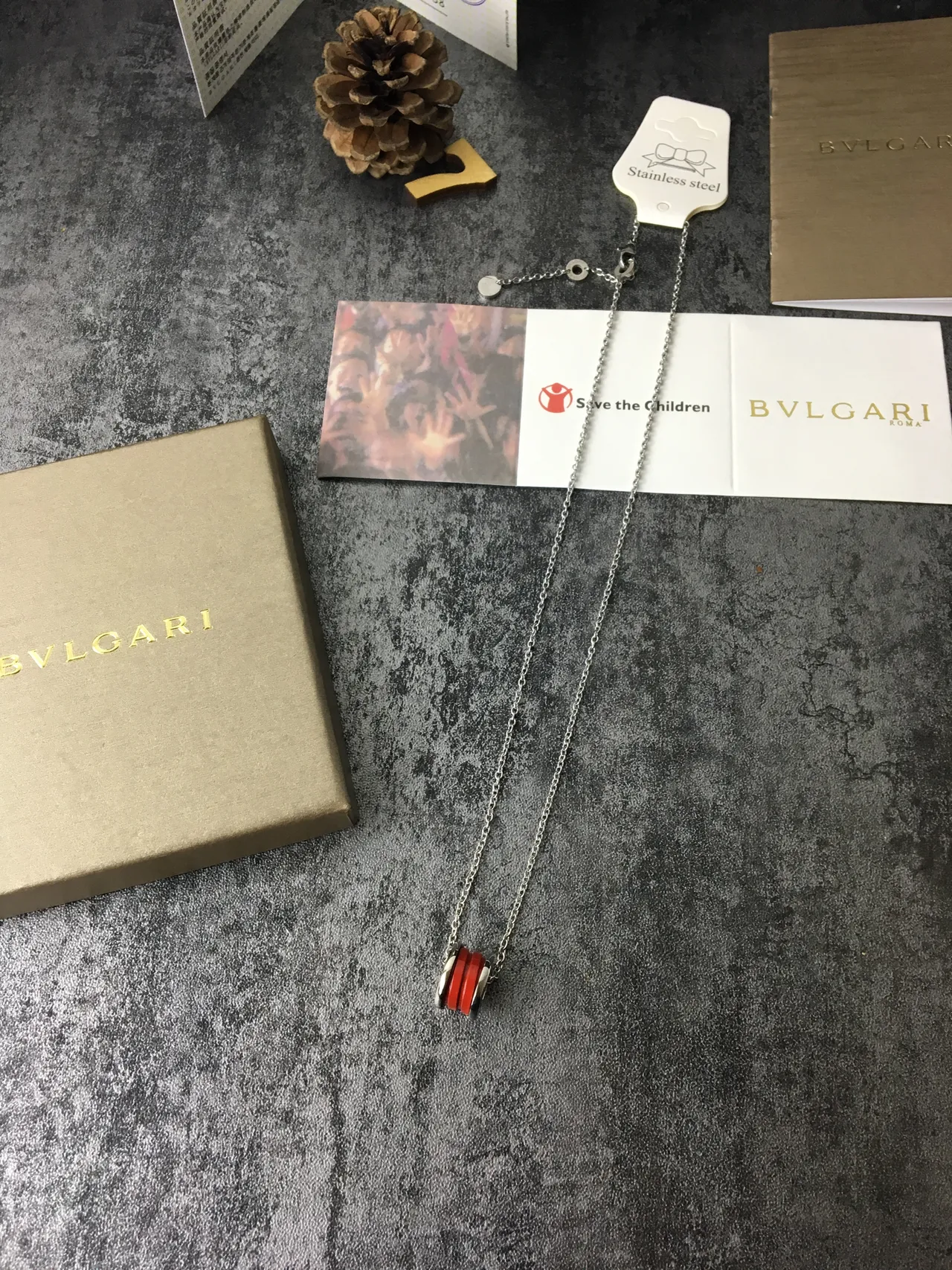 Bvlgari B.zero1 Collier pendentif émaillé rouge et acier 7