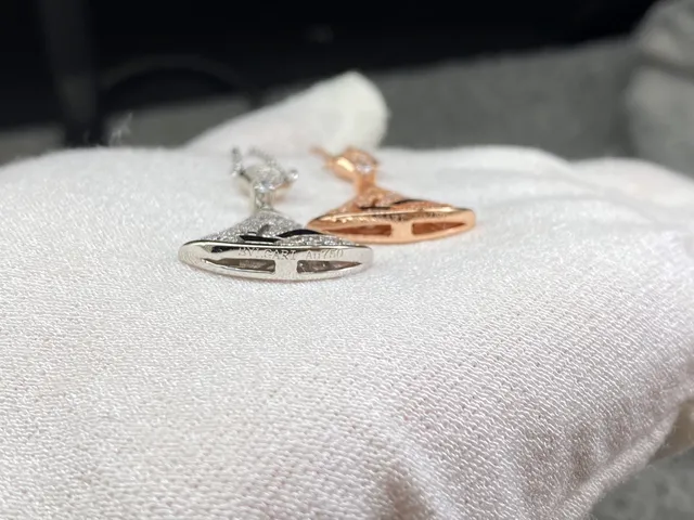 Bvlgari Divas’ Dream Collier avec pendentif en or noir en forme d'éventail avec serti de cristaux Pavé 2