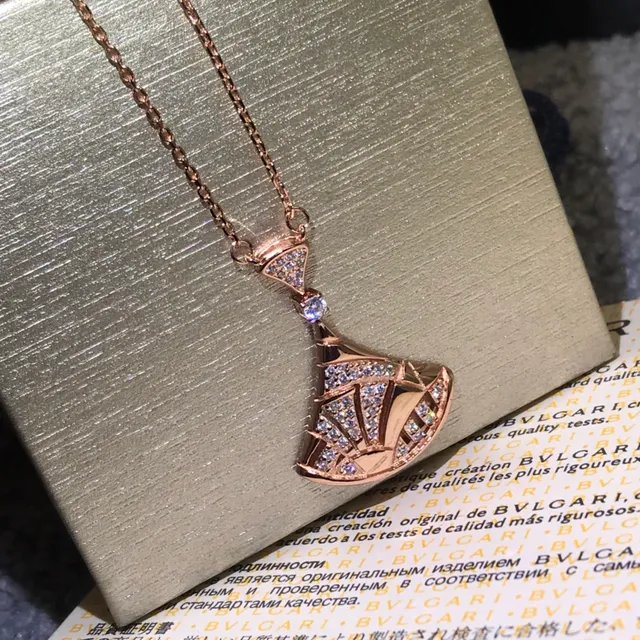 Bvlgari Divas’ Dream Collier avec pendentif en or noir en forme d'éventail avec serti de cristaux Pavé 7
