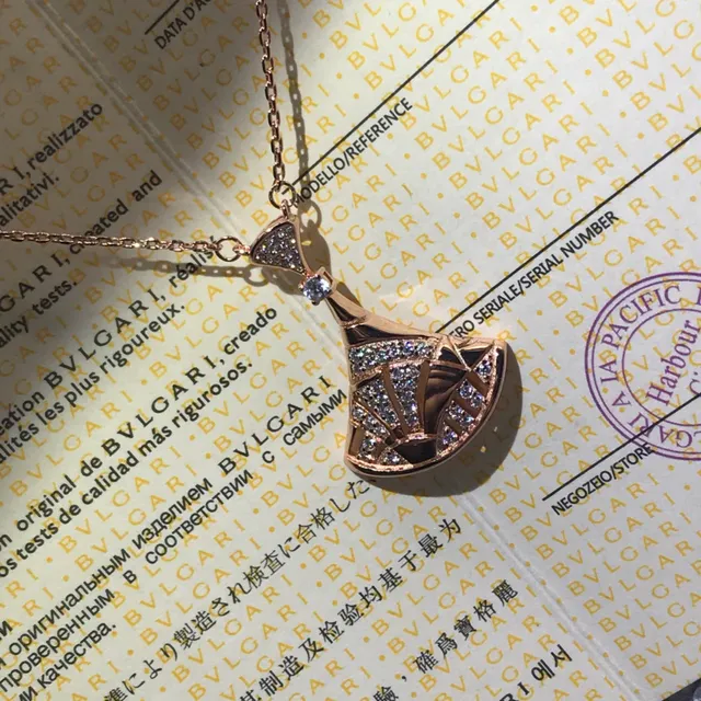 Bvlgari Divas’ Dream Collier avec pendentif en or noir en forme d'éventail avec serti de cristaux Pavé 8