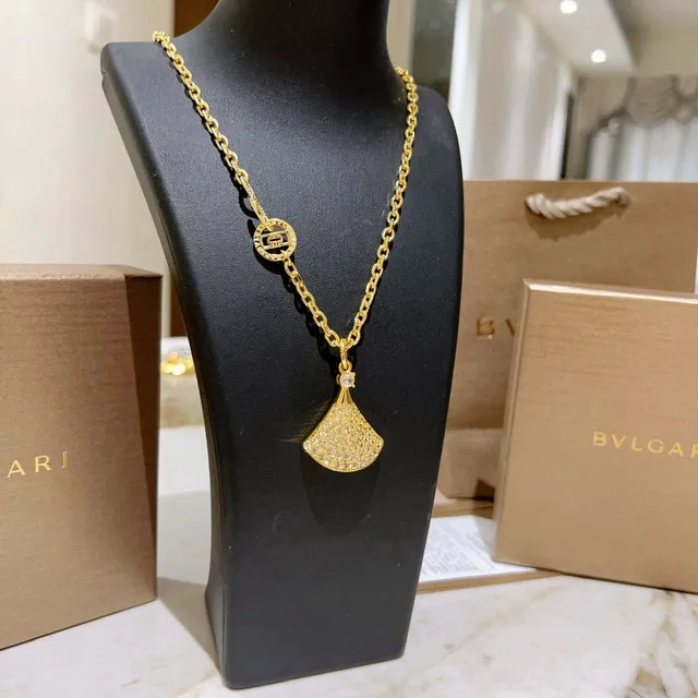 Bvlgari Divas’ Dream collier pendentif en or Pavé en forme d'éventail 5
