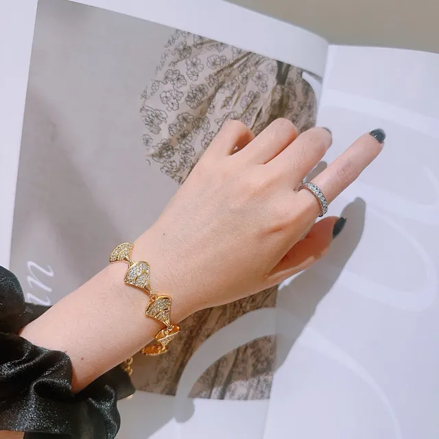 Bvlgari Divas’ Dream Bracelet doré Pavé Cristal Motif d'éventail 2