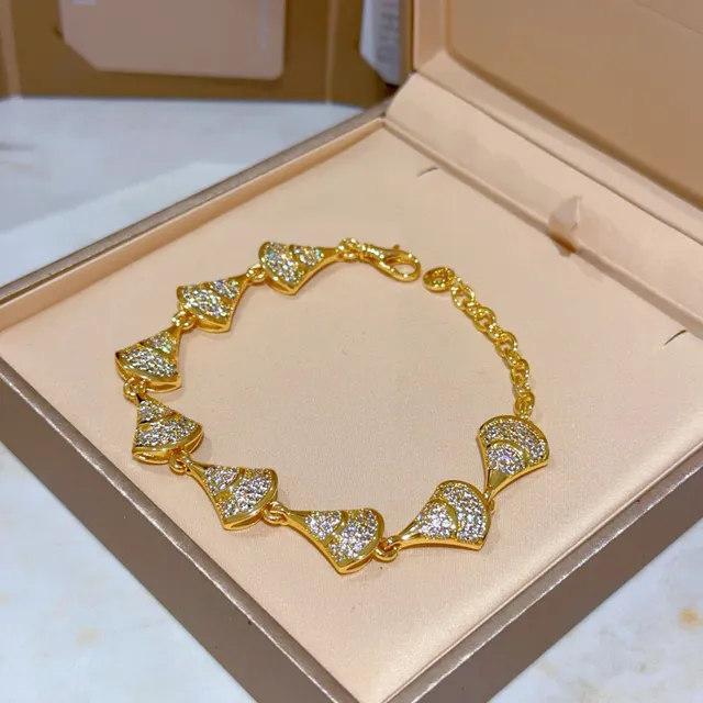 Bvlgari Divas’ Dream Bracelet doré Pavé Cristal Motif d'éventail 4