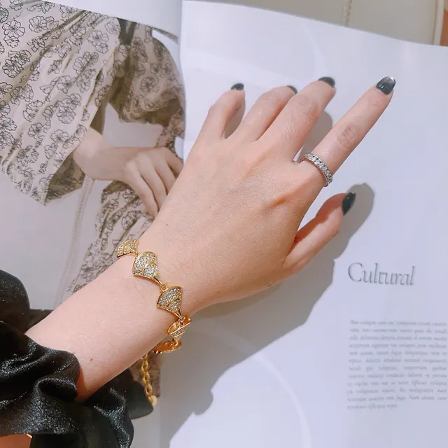 Bvlgari Divas’ Dream Bracelet doré Pavé Cristal Motif d'éventail 5