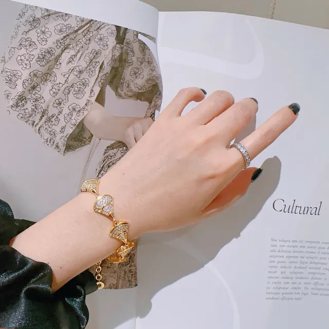 Bvlgari Divas’ Dream Bracelet doré Pavé Cristal Motif d'éventail 8