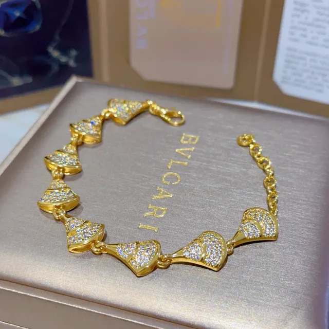 Bvlgari Divas’ Dream Bracelet doré Pavé Cristal Motif d'éventail 9