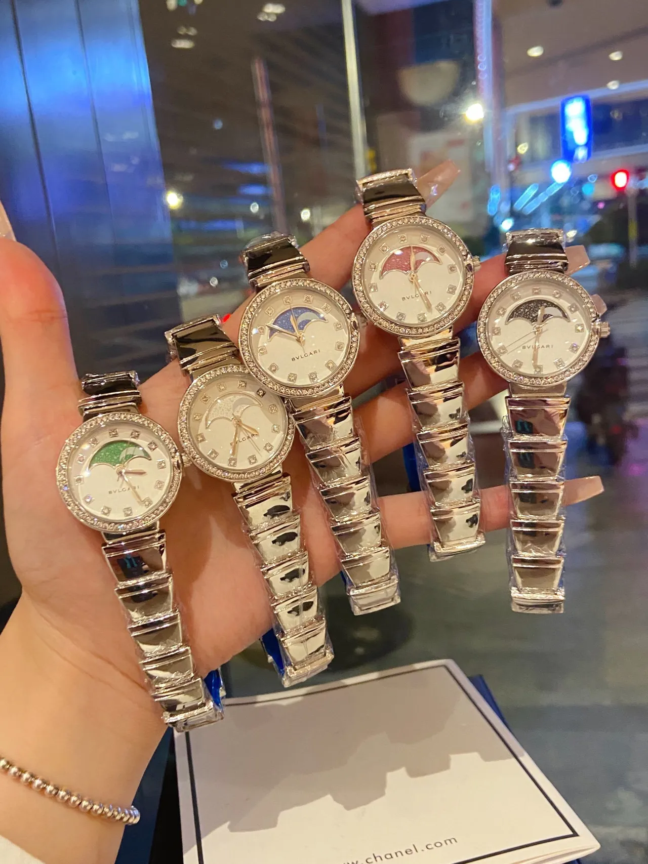 Bvlgari Divas’ Dream Moonphase Diamond Bezel Quartz Reloj 2
