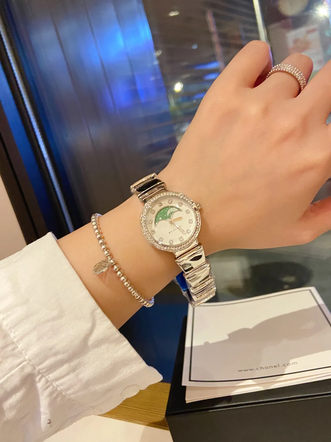 Bvlgari Divas’ Dream Moonphase Diamond Bezel Quartz Reloj 8