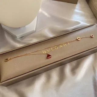 Bvlgari Divas’ Dream लाल एनामेल सैल पेंडेंट ब्रेसलेट