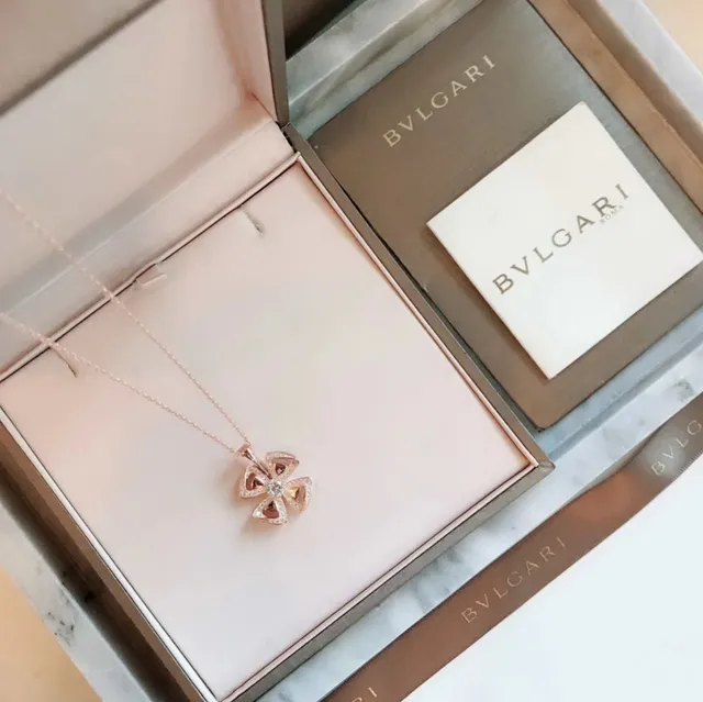 Bvlgari Fiorever Colar de Flores de Quatro Pétalas com Pavé em Ouro Rosa 5