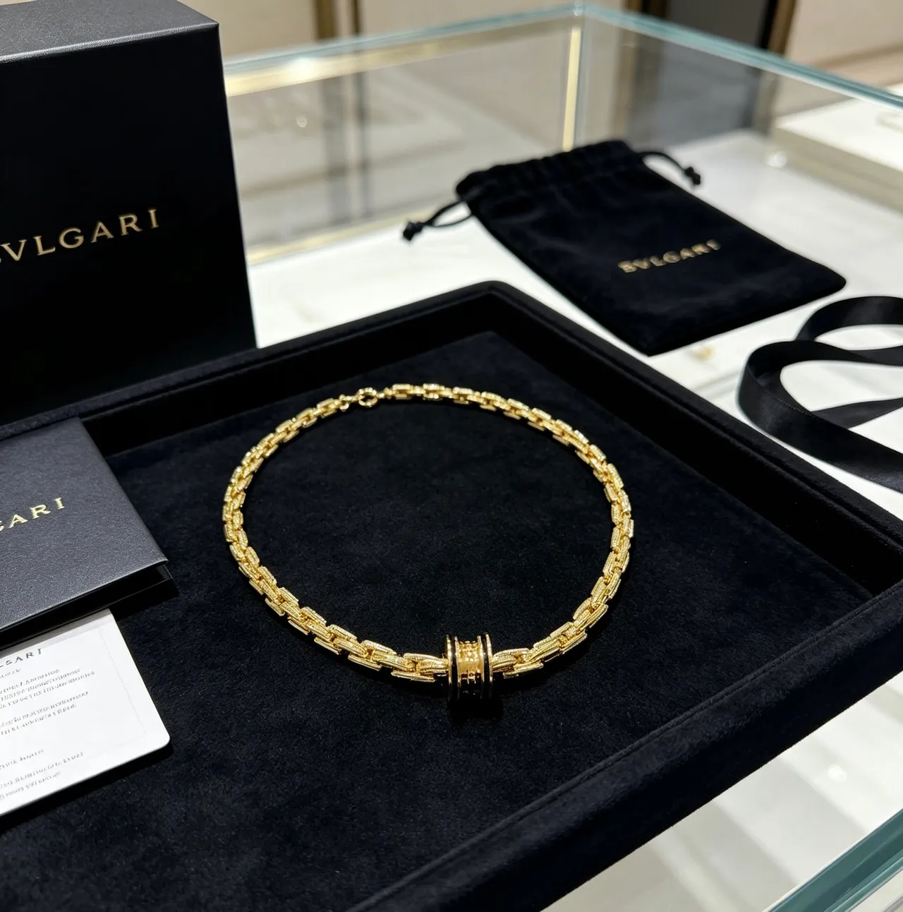 Bvlgari Collier Chaîne à maillons torsadés en or et noir avec fermetures émaillées 2