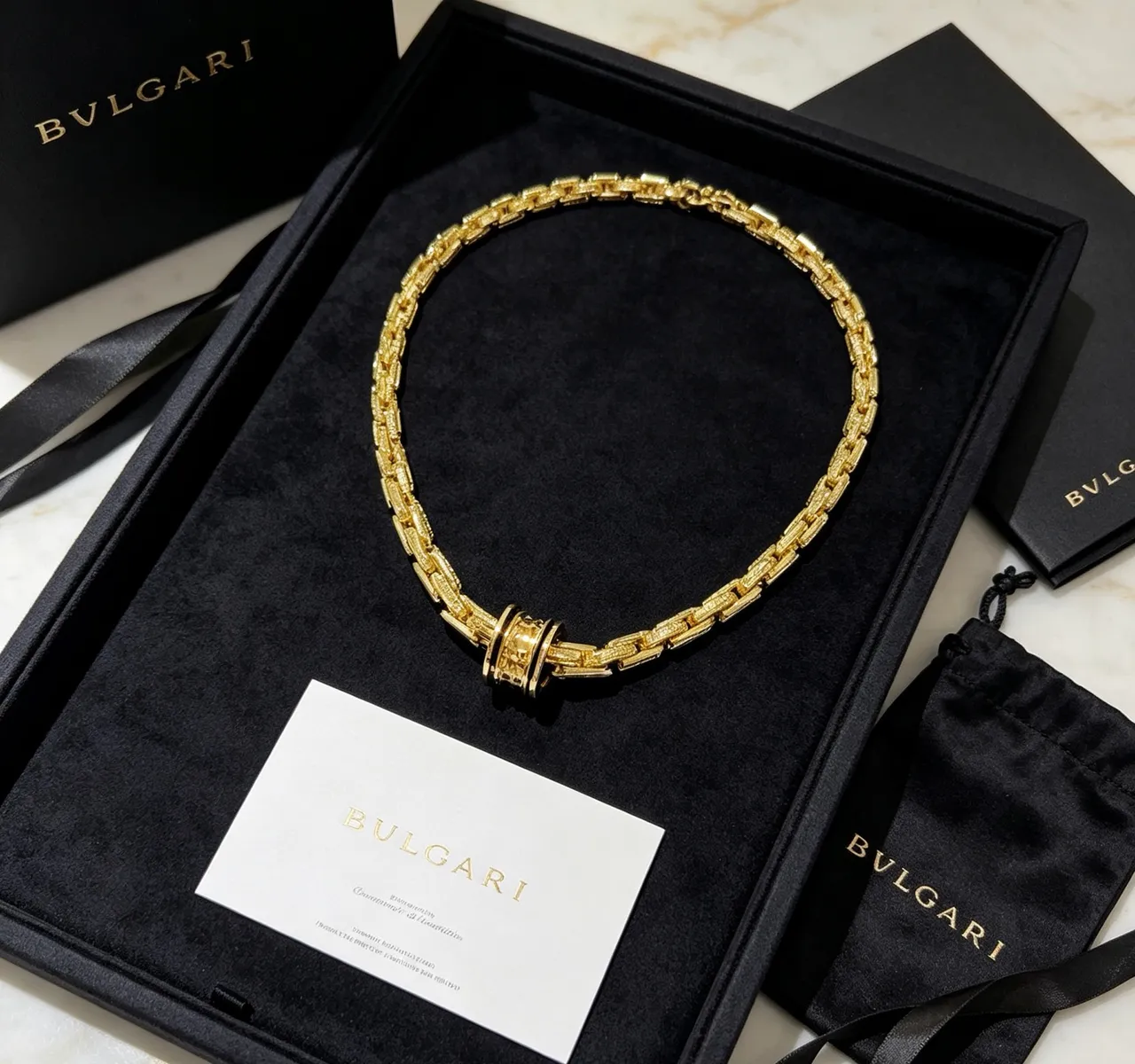 Bvlgari Collier Chaîne à maillons torsadés en or et noir avec fermetures émaillées 4