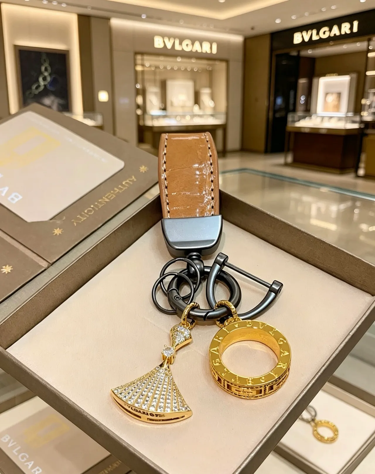 Bvlgari Bague en Or Brun Pavé Charm d'Éventail Greca-Gravé Bijoux 6