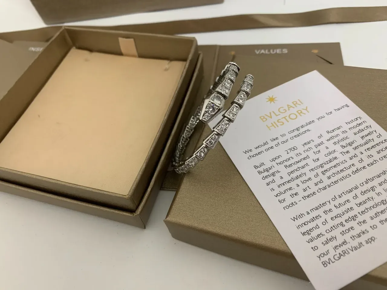 Bvlgari Dourado Branco Elos Articulados Geométricos Pedras Pavé-Set Pulseira 2