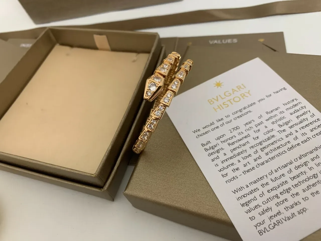 Bvlgari Dourado Branco Elos Articulados Geométricos Pedras Pavé-Set Pulseira 3