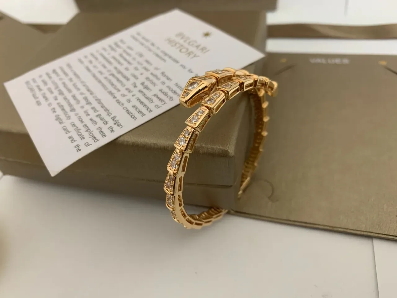 Bvlgari Dourado Branco Elos Articulados Geométricos Pedras Pavé-Set Pulseira 4