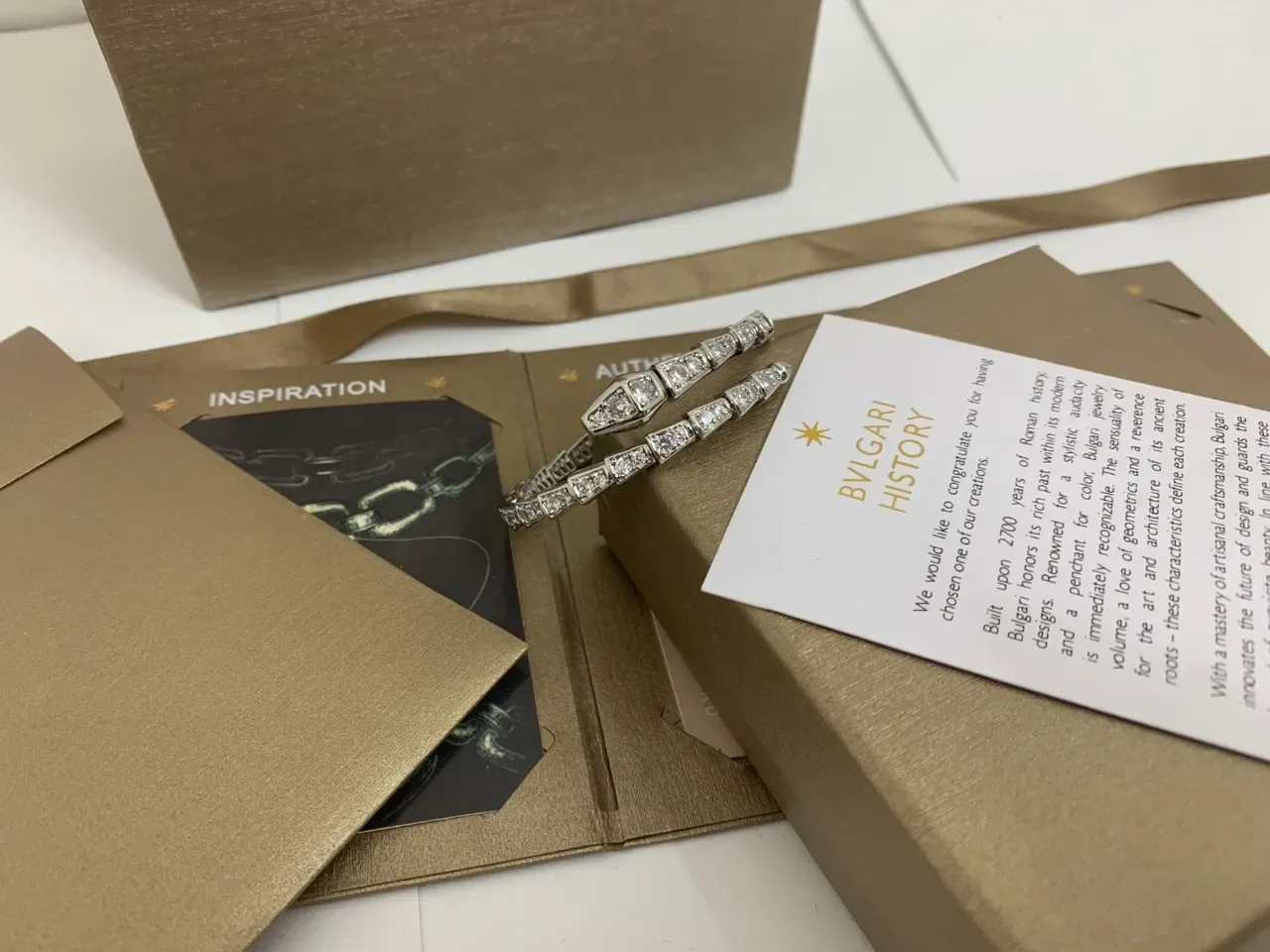 Bvlgari Dourado Branco Elos Articulados Geométricos Pedras Pavé-Set Pulseira 5