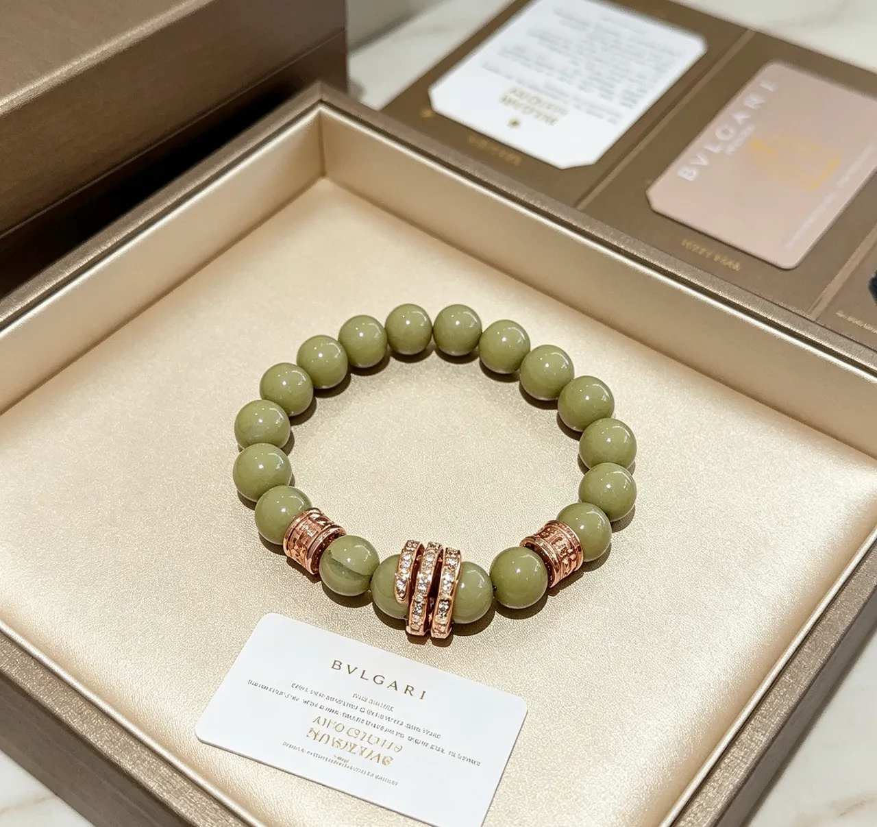 Bvlgari সবুজ সোনা জেডের মতো মণি গোলাপি ধাতুর বিন্দু ব্রেসলেট 4