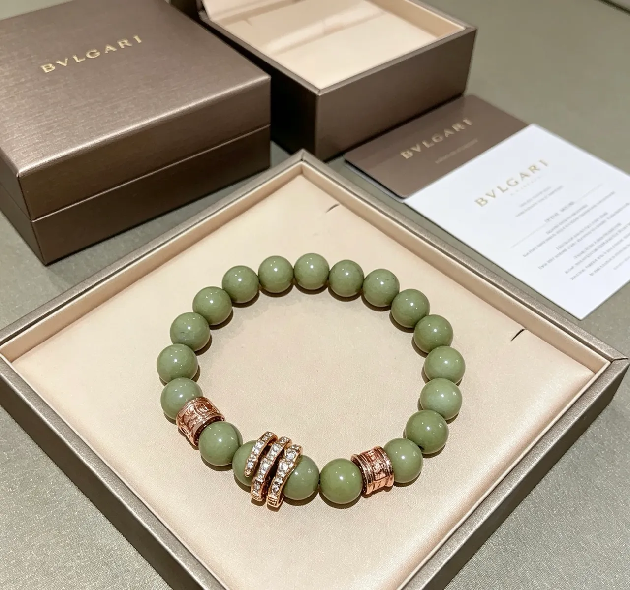 Bvlgari সবুজ সোনা জেডের মতো মণি গোলাপি ধাতুর বিন্দু ব্রেসলেট 7