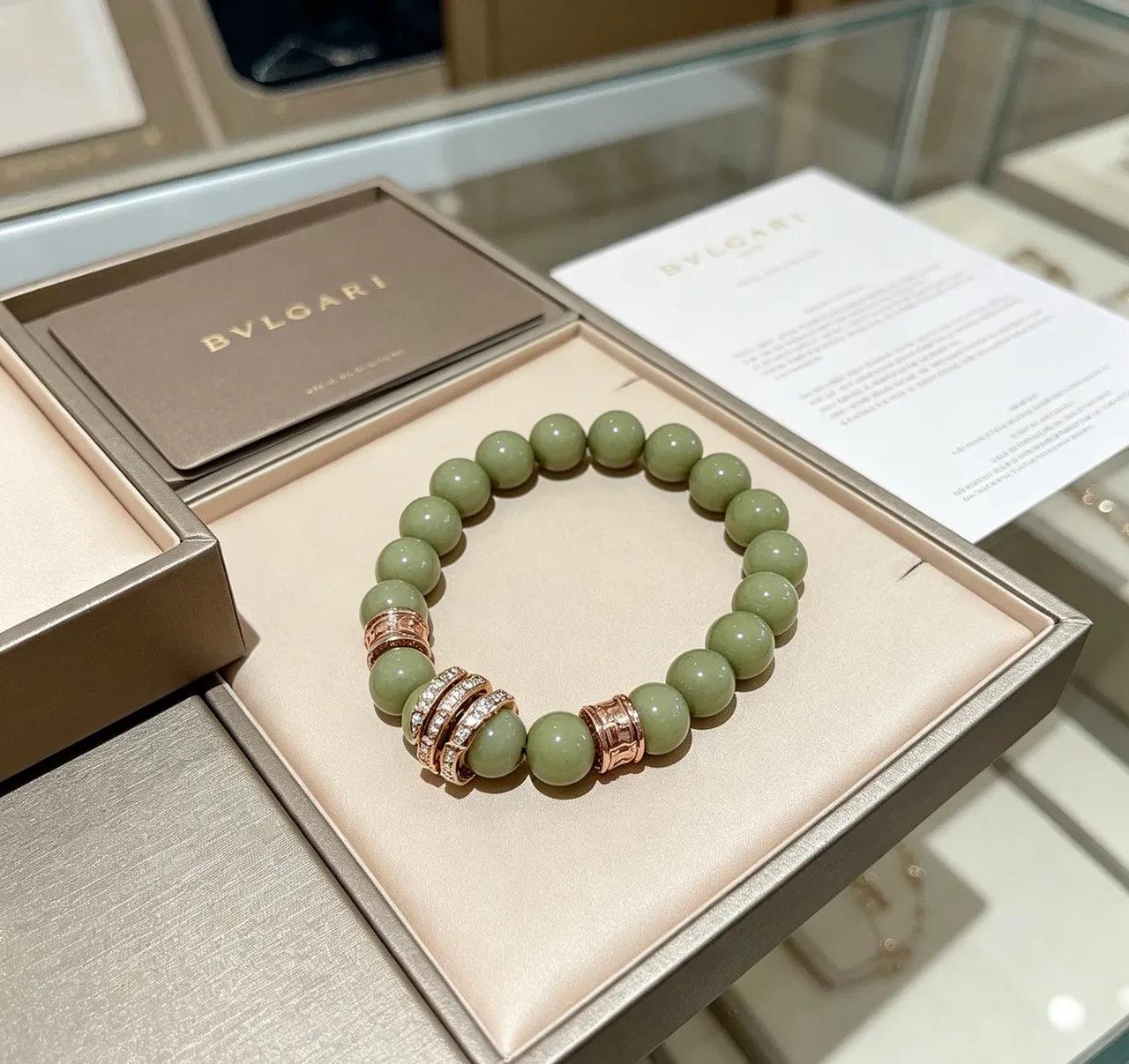 Bvlgari সবুজ সোনা জেডের মতো মণি গোলাপি ধাতুর বিন্দু ব্রেসলেট 9