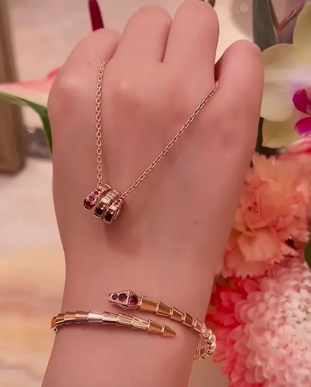 Bvlgari Serpenti Collier Tubulaire Segmenté Ruby-Pavé Or Rouge 2