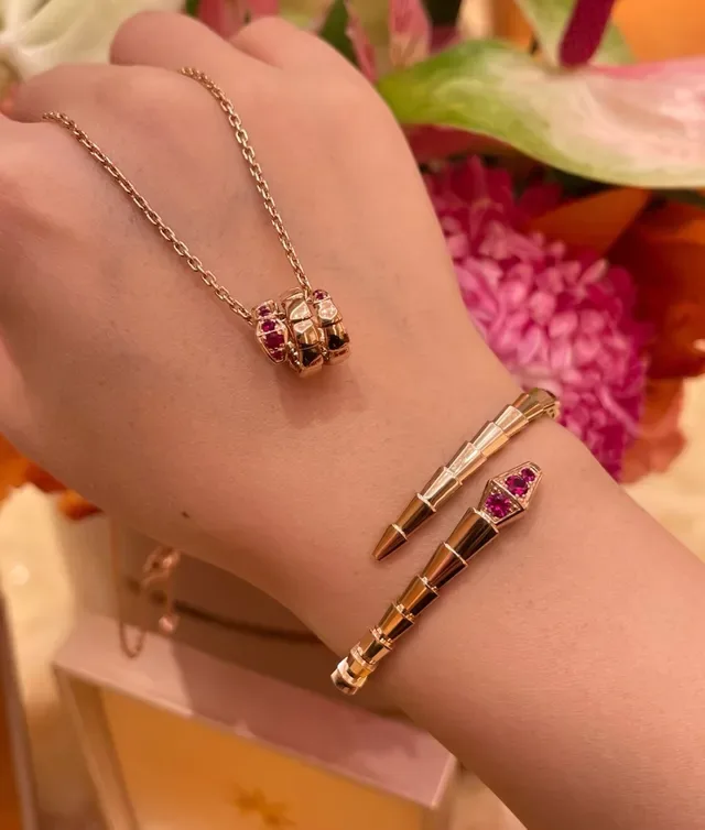 Bvlgari Serpenti Collier Tubulaire Segmenté Ruby-Pavé Or Rouge 9