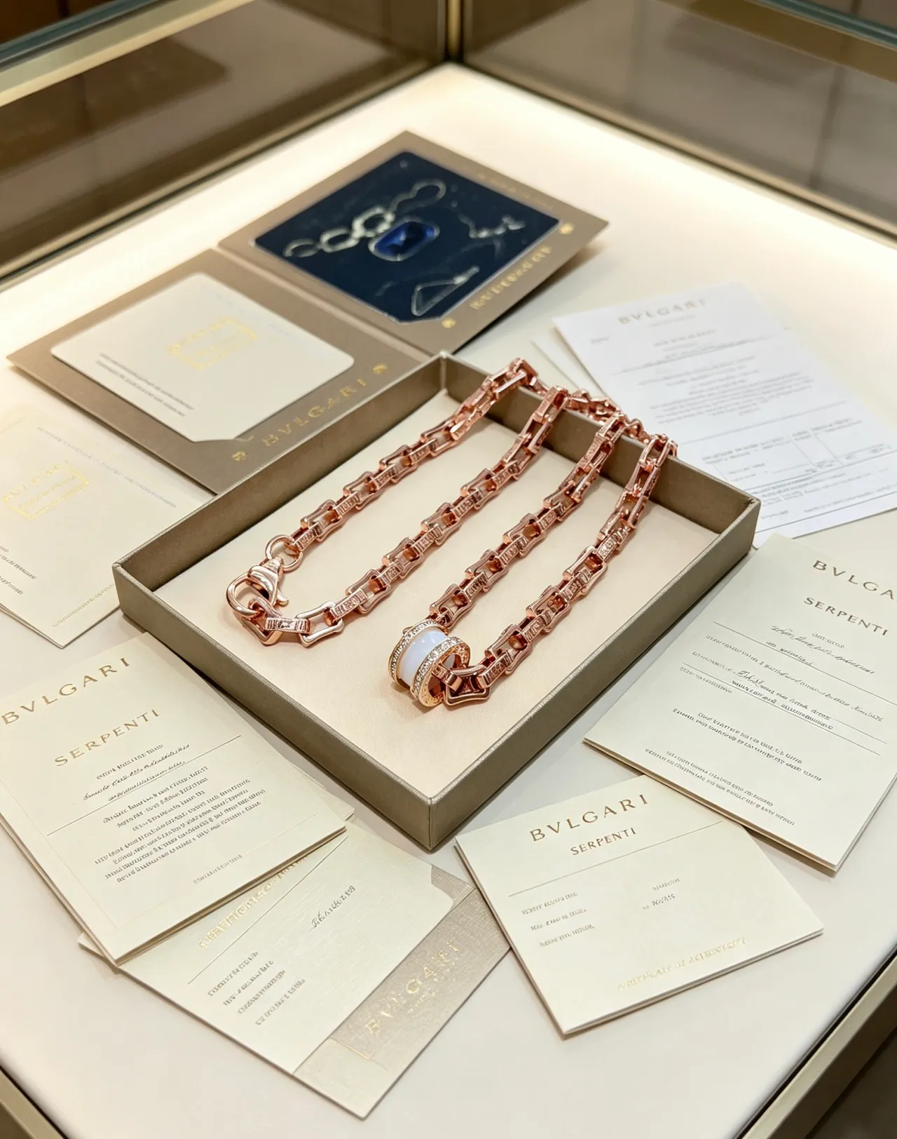 Bvlgari Serpenti Infinito Collier en Or Rose Céramique Blanche et Diamant 2